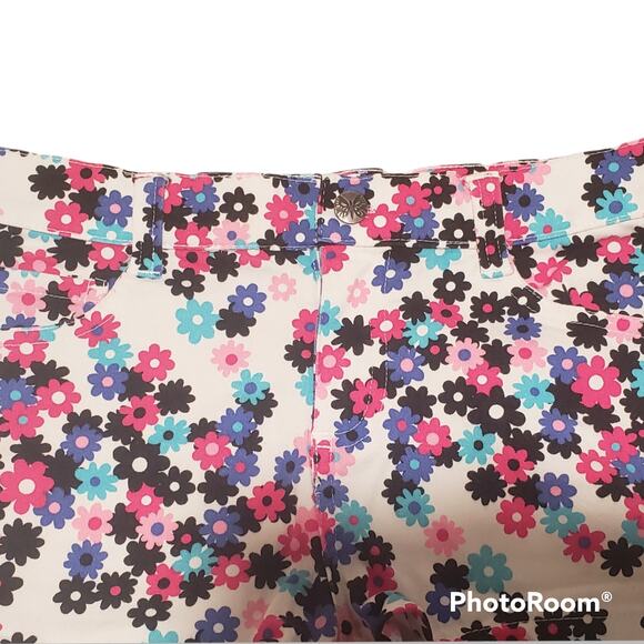 Daisy Floral Print Design Flower Button Shorts - Size 10 - Picture 3 of 6